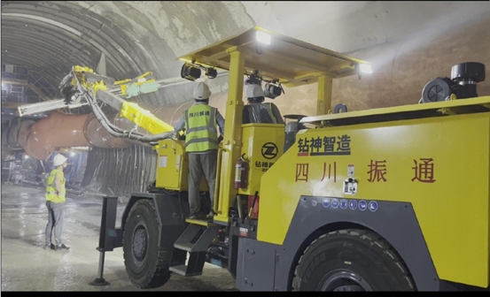 鉆神DW551-A-SS單臂鑿巖臺(tái)車(chē)