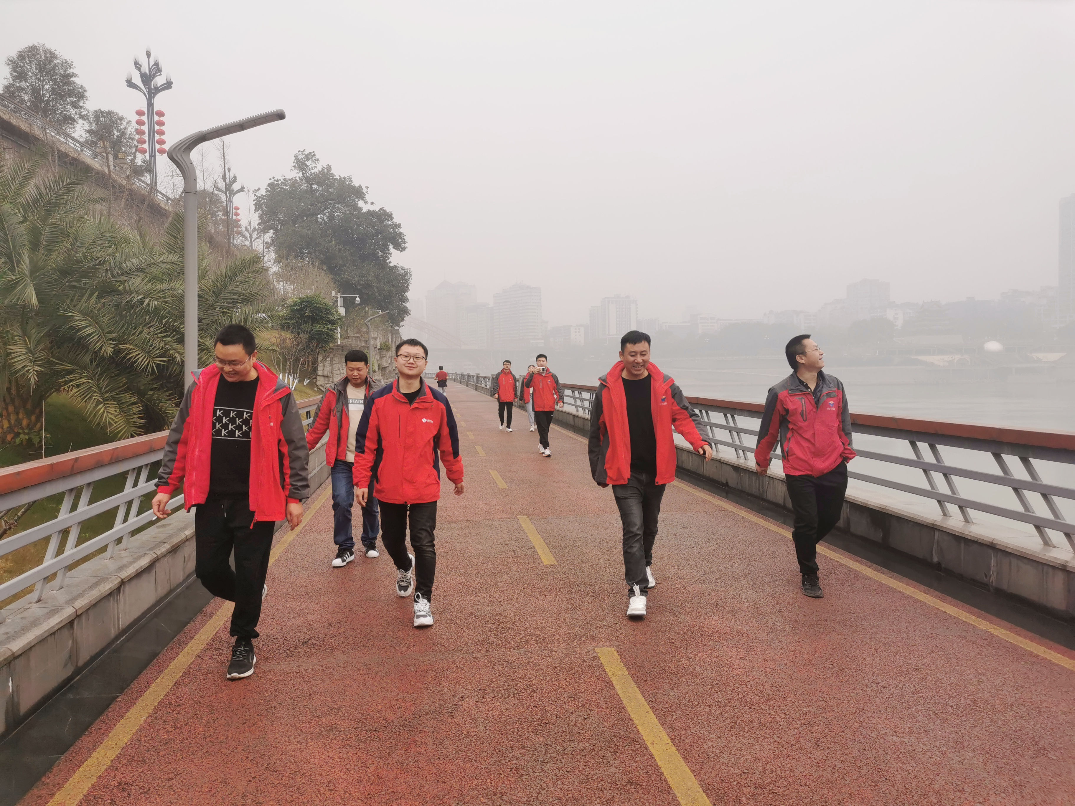 徒步思想，讓心更寬廣——宜彝路試驗(yàn)室開展徒步活動(dòng)