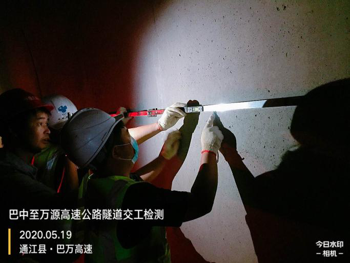 日夜兼程推進(jìn)度    熱情服務(wù)樹形象——巴中至萬源高速公路交工驗(yàn)收工程質(zhì)量檢測工作