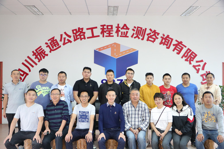 公司董事長(zhǎng)杜義祥一行深入一線調(diào)研指導(dǎo)工作 公司董事長(zhǎng)杜義祥一行深入一線調(diào)研指導(dǎo)工作