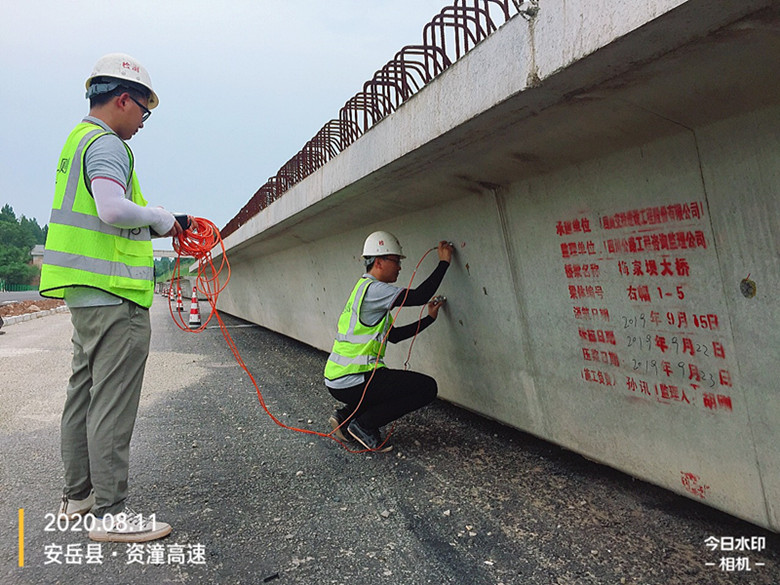 同欲拼搏搞生產(chǎn) 上下齊心戰(zhàn)酷暑 同欲拼搏搞生產(chǎn) 上下齊心戰(zhàn)酷暑