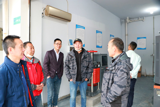 董事長杜義祥深入甘孜一線檢查指導(dǎo)工作 董事長杜義祥深入甘孜一線檢查指導(dǎo)工作