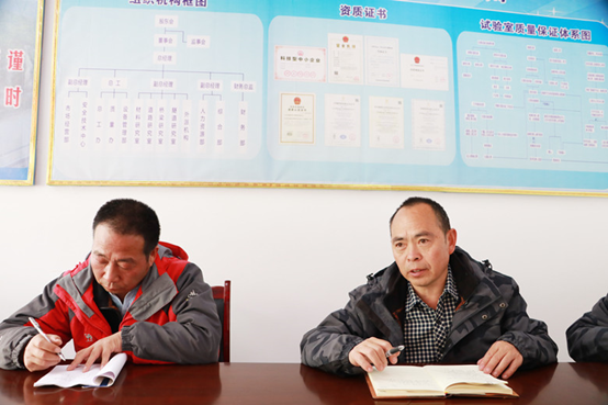 董事長杜義祥深入甘孜一線檢查指導(dǎo)工作 董事長杜義祥深入甘孜一線檢查指導(dǎo)工作