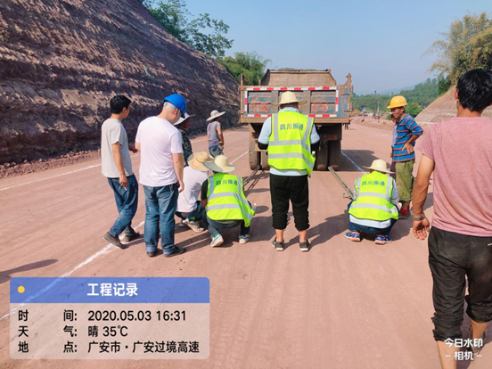 扎根平凡崗位 奉獻(xiàn)無(wú)悔青春 扎根平凡崗位 奉獻(xiàn)無(wú)悔青春