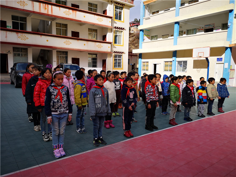 送溫暖，獻愛心——四川振通走進甘孜·色達