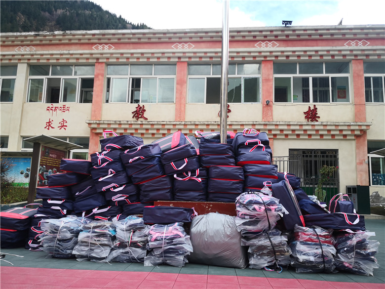 送溫暖，獻愛心——四川振通走進甘孜·色達