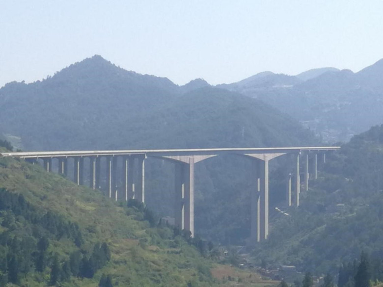 公司成功開展敘古高速公路天堂河特大橋荷載試驗(yàn) 公司成功開展敘古高速公路天堂河特大橋荷載試驗(yàn)