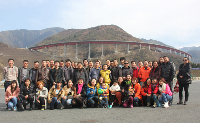 公司組織開展慶“三八”、參觀考察雅西高速公路活動(dòng)