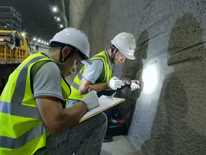 公司參與江油市300余座橋梁隧道“體檢” 公司參與江油市300余座橋梁隧道“體檢”