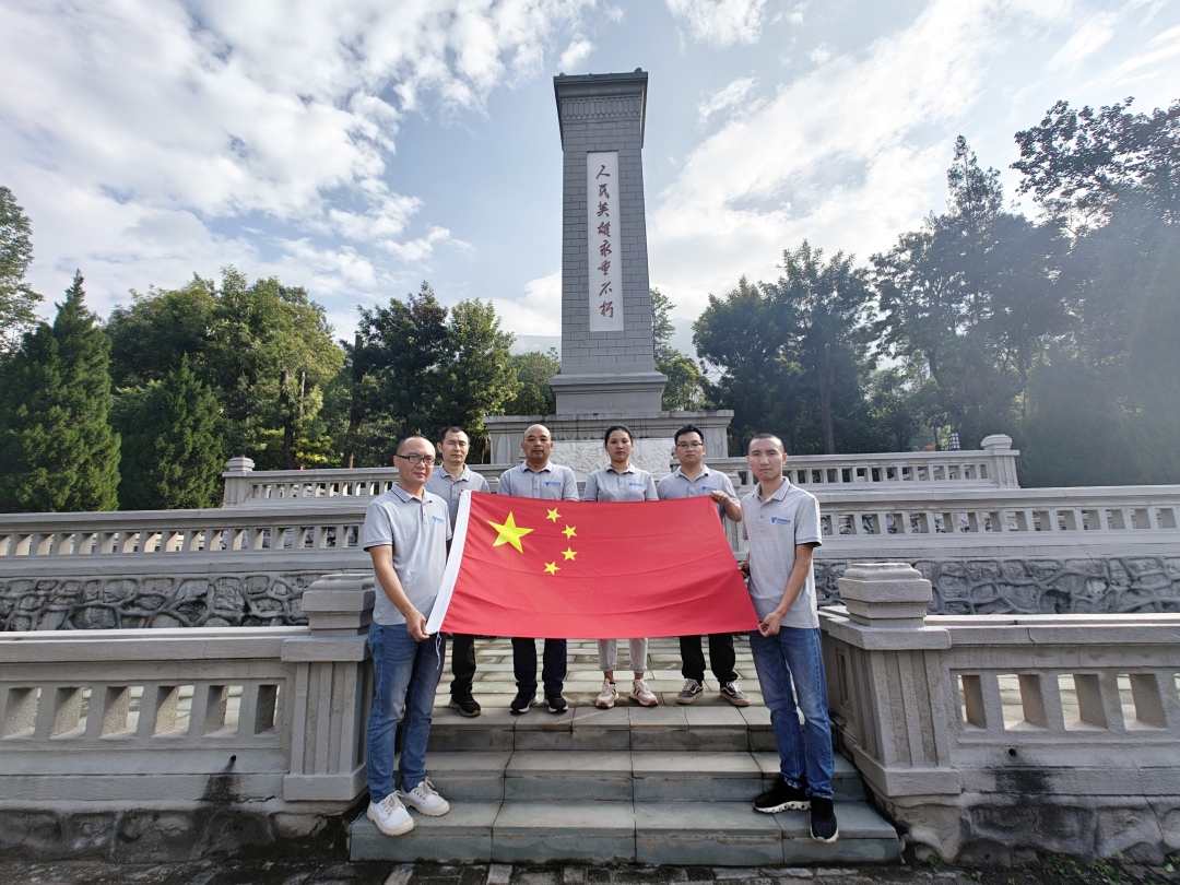 緬懷先烈守初心 喜迎國(guó)慶共奮進(jìn) 緬懷先烈守初心 喜迎國(guó)慶共奮進(jìn)