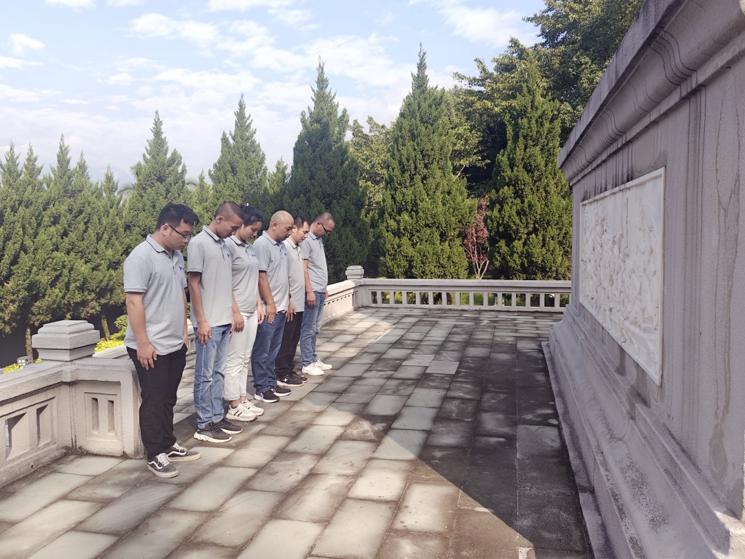 緬懷先烈守初心 喜迎國(guó)慶共奮進(jìn) 緬懷先烈守初心 喜迎國(guó)慶共奮進(jìn)